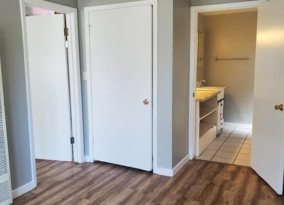 2105 15 AVE