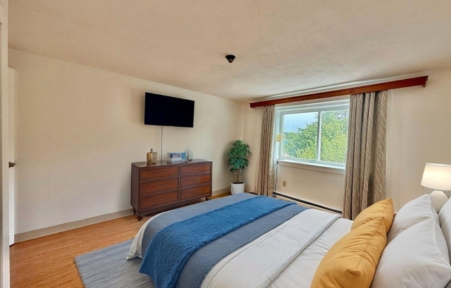 1 bed, 1 bath, 999 sqft, $1,900, Unit 4L