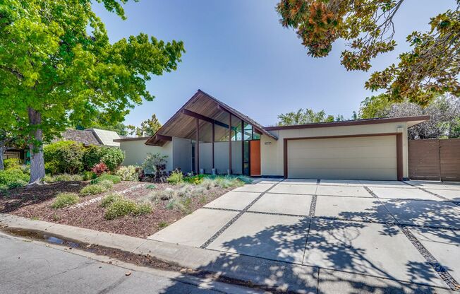 Absolutely Beautiful 5BR 3BA Eichler in the Heart of Los Altos