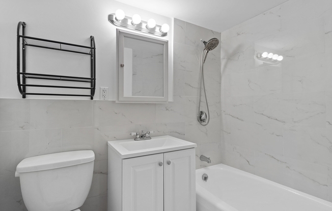 1 bed, 1 bath, 670 sqft, $2,100, Unit 6G