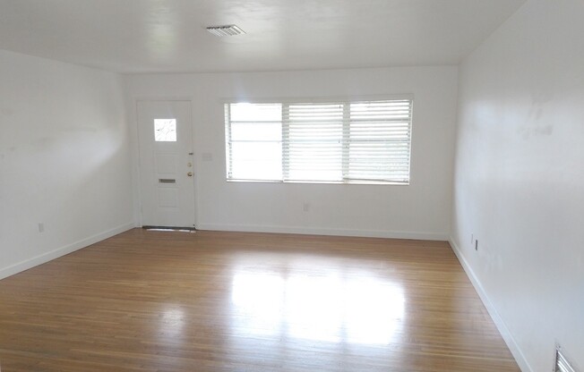Beautiful renovated 3/2 home in Westchester