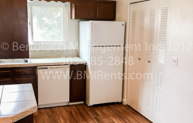 3 beds, 2 baths, 1,250 sqft, $1,475, Unit #11 559 Greenwood Dr. NE