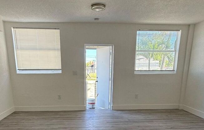 Studio, 1 bath, 400 sqft, $1,600, Unit 50-6