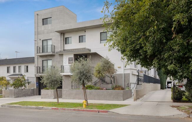 Come home to these New Modern Townhouse in Koreatown!
