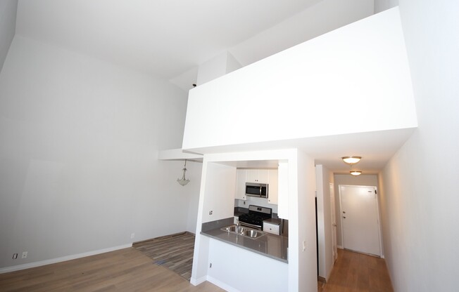 Studio, 1 bath, $2,595, Unit 202