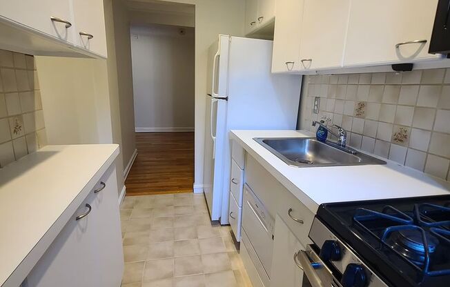 1 bed, 1 bath, 900 sqft, $2,300, Unit Apt 3E