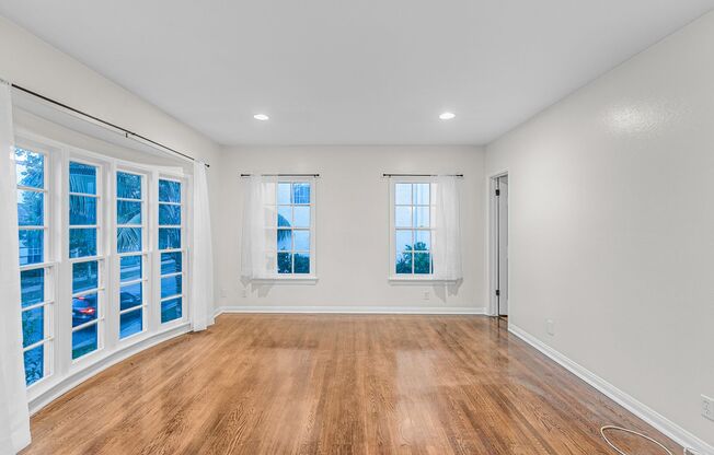 220-222 S Rexford Dr