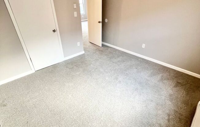 2 beds, 1 bath, $1,515, Unit 451 Frizzell Avenue Unit D R