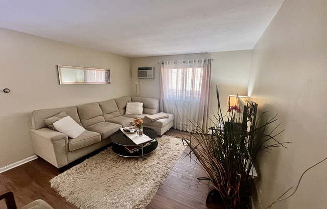 44 LIONEL AVE