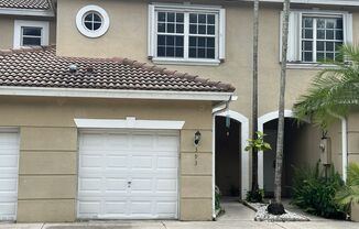 Townhouse in Pelican Pointe in Pembroke Pines