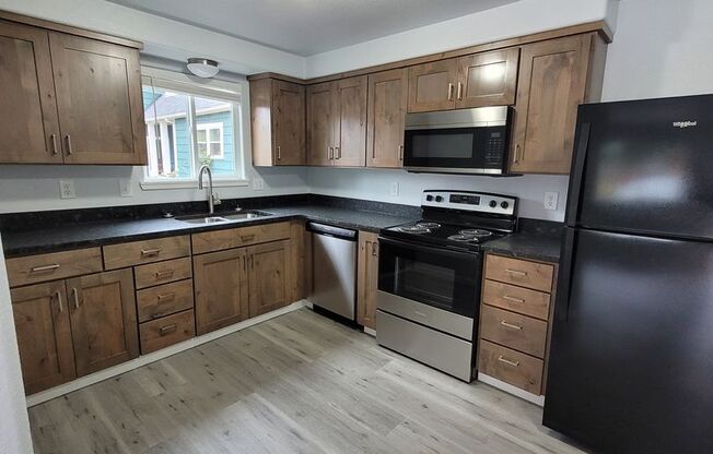 Newly Renovated Pet Friendly 2 Bed Duplex Home with a Garage (Jefferson)