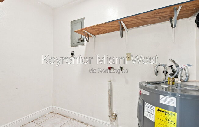 2 beds, 1 bath, 825 sqft, $2,100, Unit 1