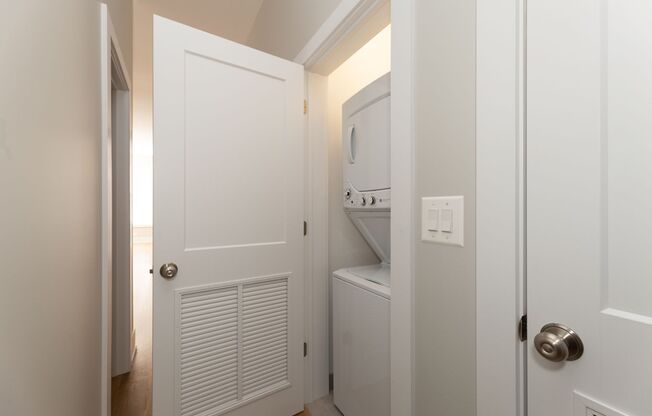 2 beds, 1 bath, 1,055 sqft, $3,850, Unit 3525W-1F
