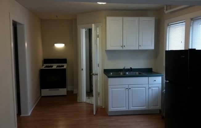 1 bed, 1 bath, 400 sqft, $995, Unit 7401 Rear