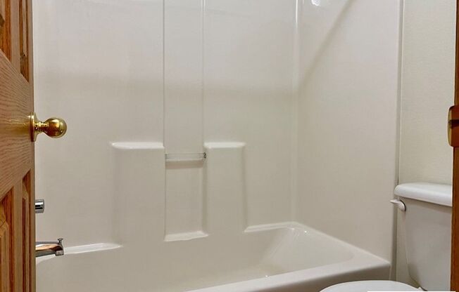 3 beds, 2 baths, $2,175, Unit UNIT C203