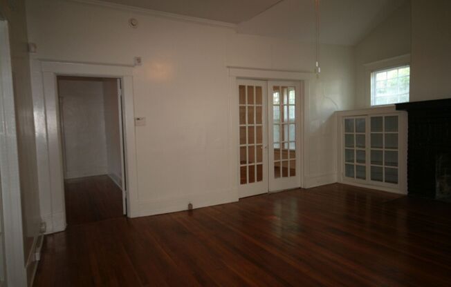 Beautiful 4BR/3BA House Near Duke and Downtown - All Appliances / Fenced Yard