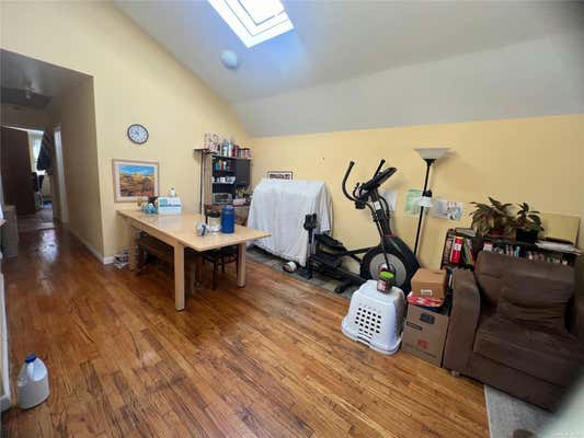 3 beds, 2 baths, $2,800, Unit 2FL