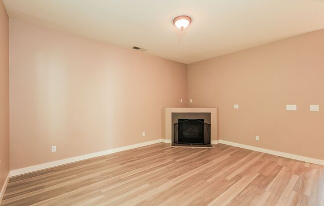 Progress Ridge 3 bed 2.5 bath + 1 -Car Garage + A/C + Fenced Yard
