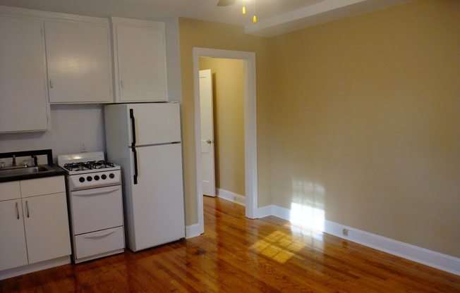 8401 Greenwood Avenue D&amp;G GROUP LLC