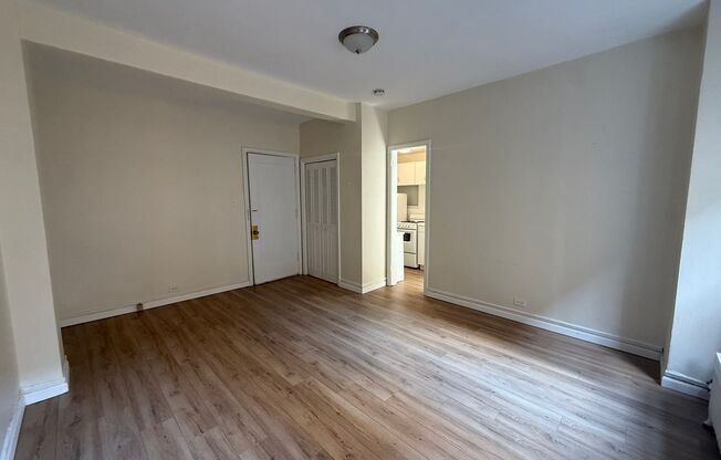 Studio, 1 bath, 295 sqft, $1,175, Unit Old King Edward 731