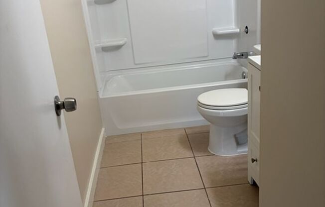3 beds, 1 bath, 891 sqft, $2,100, Unit 333 South 8th St.