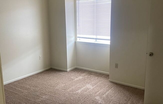 2 beds, 1.5 baths, 1,075 sqft, $1,095, Unit 1907-B