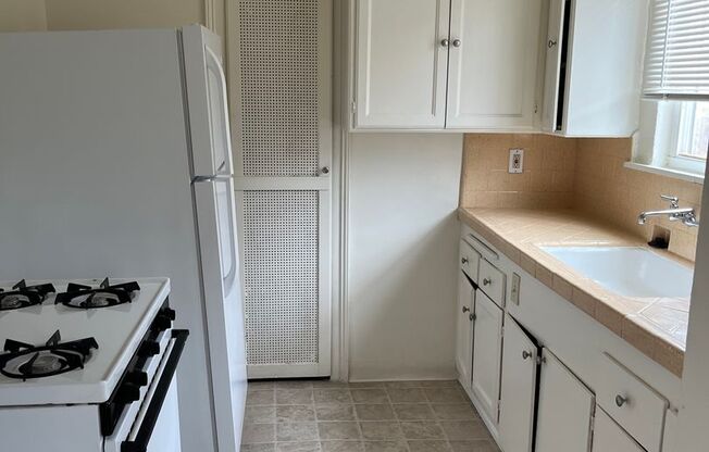 3205-11 MADISON AVE