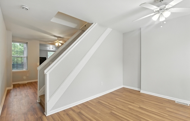 1211 E OLIVER ST