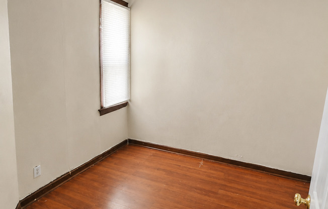 JJ Management Service - 5031 S Elizabeth - LO