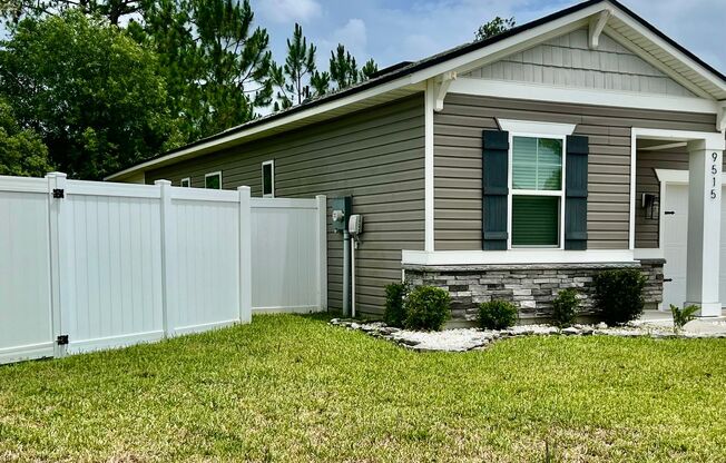 Modern Comfort Meets Community Living!