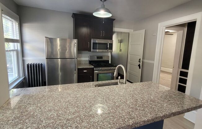 2 beds, 1 bath, $1,350, Unit Up