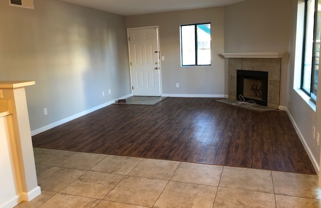 A Cozy 2 bedroom 2 bathroom with patio downstairs condo in Green Valley!