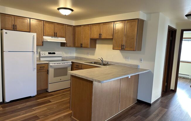 2 beds, 1 bath, $1,200, Unit 8-2545