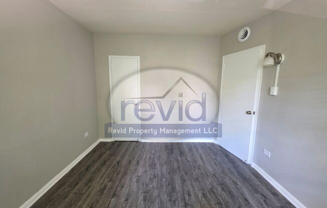 2 beds, 1 bath, 752 sqft, $995, Unit 1300-5