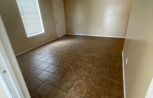 1 bed, 1 bath, 624 sqft, $699, Unit 38