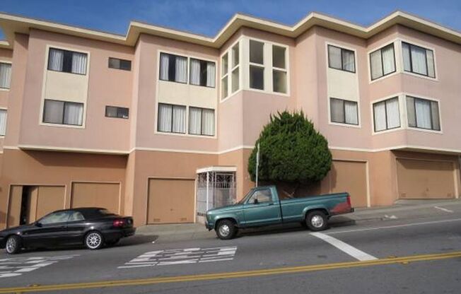 Top Floor 1 Bedroom 1 Bathroom Apartment