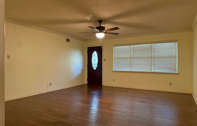 823 N Bryan St., Little Rock AR 72205 - Wonderfully updated Mid-Town LR 3br 2ba with den