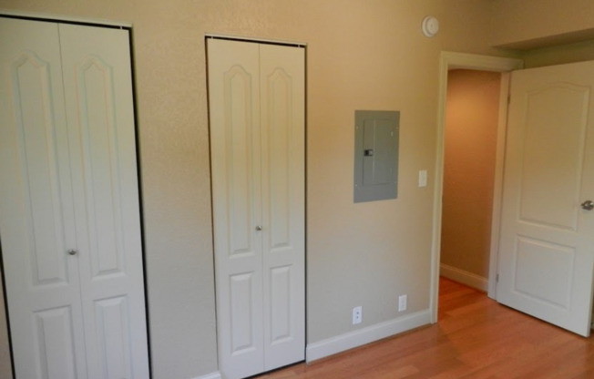 2 beds, 1 bath, $1,350, Unit # 527