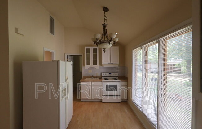 2529 TRAYMORE RD