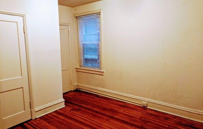 3 beds, 2 baths, $2,050, Unit Apt. 03