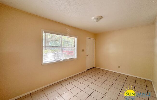 Newly Painted 2 Bedroom Home in Fort Walton Beach!