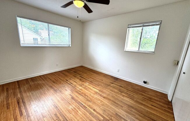 Updated 2 Bedroom / 1 Bathroom Upstairs Riverside Apartment