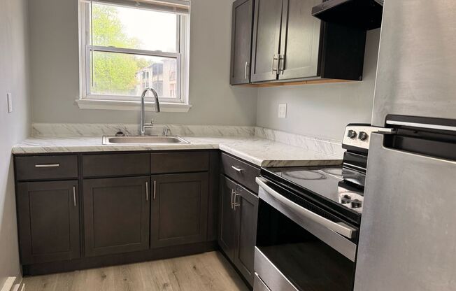 2 beds, 1 bath, 900 sqft, $1,550, Unit C8