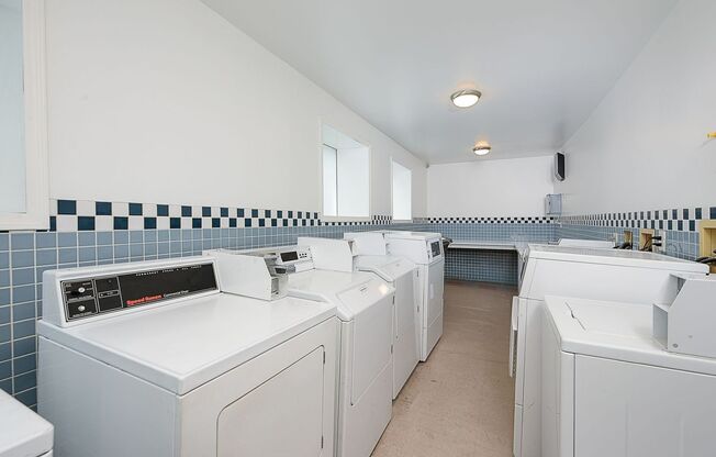 Studio, 1 bath, 400 sqft, $1,150, Unit 04