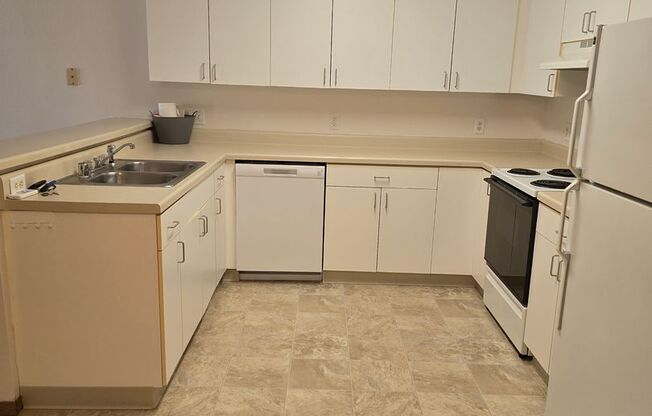 2 beds, 1 bath, 856 sqft, $1,259, Unit PL   7612