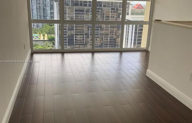 3 beds, 3 baths, 3,313 sqft, $8,700, Unit 1865 Brickell Ave # aph6