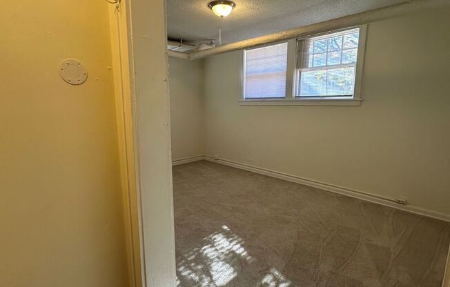 1 bed, 1 bath, 600 sqft, $895, Unit 100