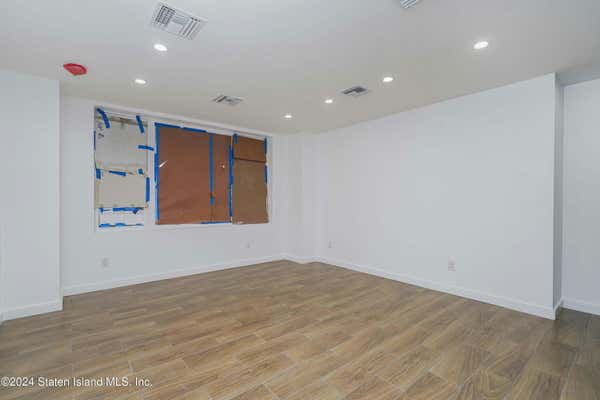 1 bed, 1 bath, 3,300 sqft, $1,800, Unit 1