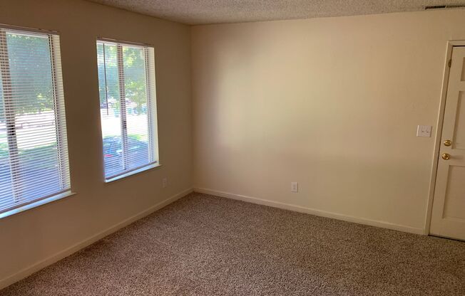 2 beds, 1 bath, $1,150, Unit 3