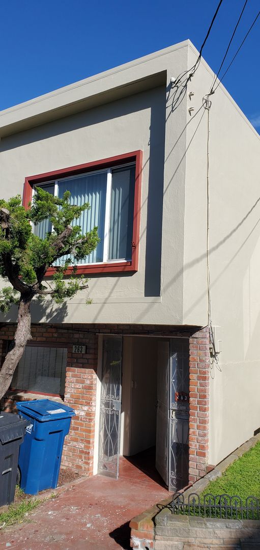 Beautifully Renovated Vintage  2 bedroom 2 bath single-family Home, with Bonus rooms  and Great Views!